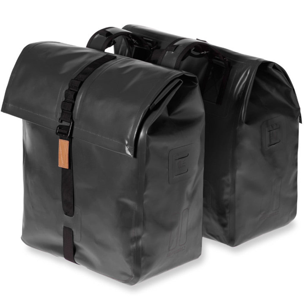 Dubbele-Fietstas-Basil-Urban-Dry-Matt-Black-50-Liter